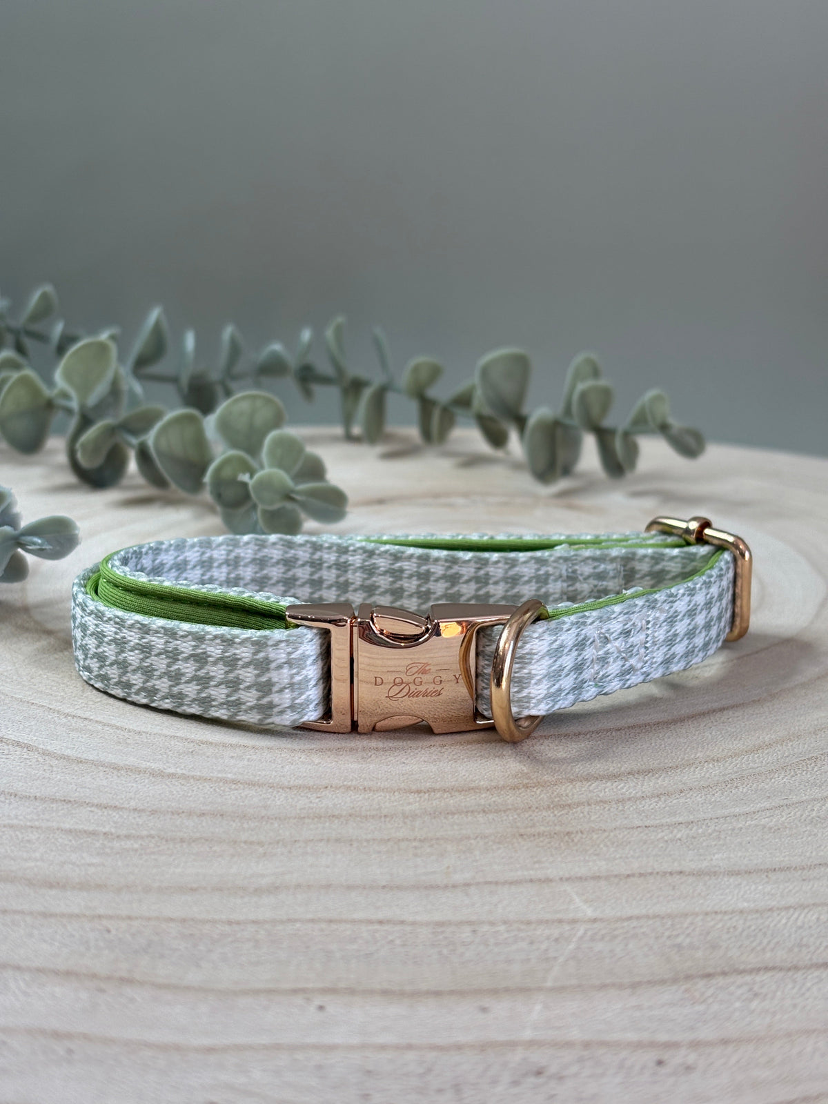 Sage and White Houndstooth Collar